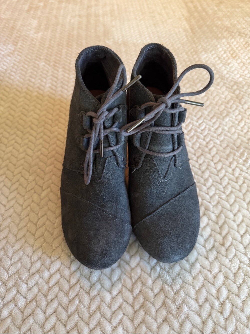 TOMS Desert Wedge Grey Suede Lace Up Ankle Booties Womens 8